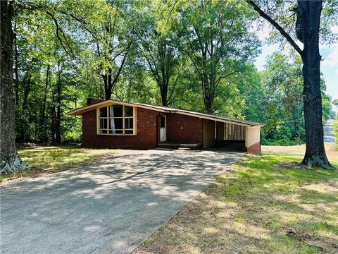 Homes For Sale - 14 Pop Davis Road<br/> Alexander County, Taylorsville, NC 28681