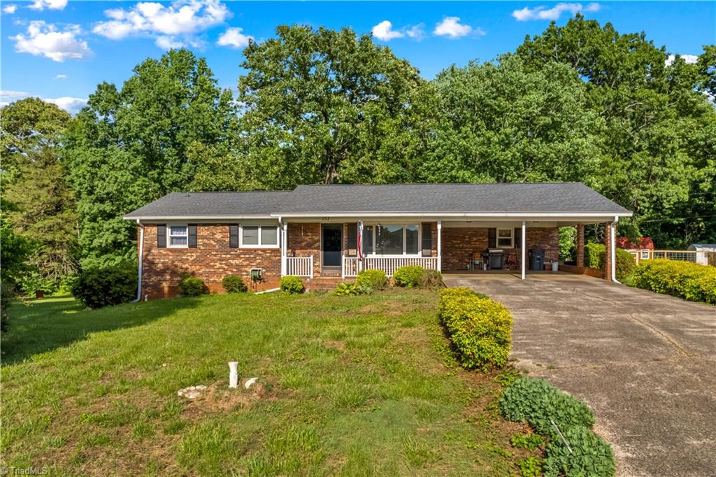 157 Meadowview Drive, Statesville, North Carolina image 1
