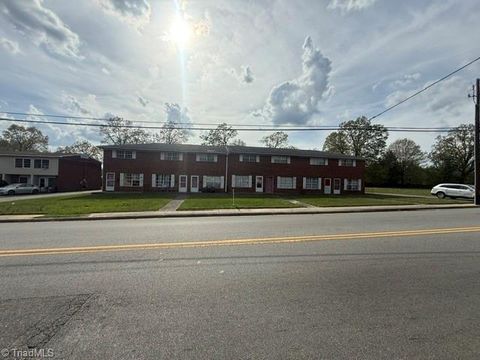 Homes For Sale - 10 Liberty Drive #A/G<br/> Thomasville, NC 27360