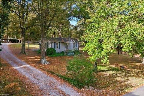 Homes For Sale - 119 Sunset Drive<br/> Alexander County, Taylorsville, NC 28681