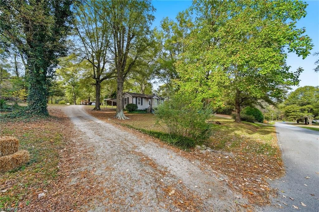 Photo of 119 Sunset Drive, Taylorsville, NC 28681 (MLS # 1207808)