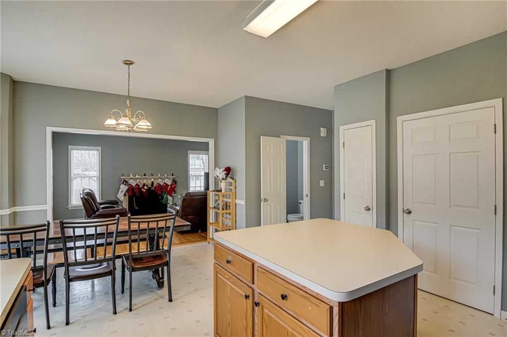 Winston-Salem, North Carolina 27105, United States, 4 Bedrooms Bedrooms, ,3 BathroomsBathrooms,Residential,Active,253506