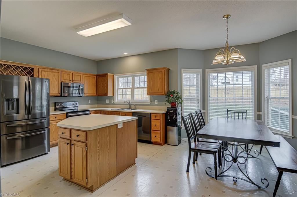 Winston-Salem, North Carolina 27105, United States, 4 Bedrooms Bedrooms, ,3 BathroomsBathrooms,Residential,Active,253506