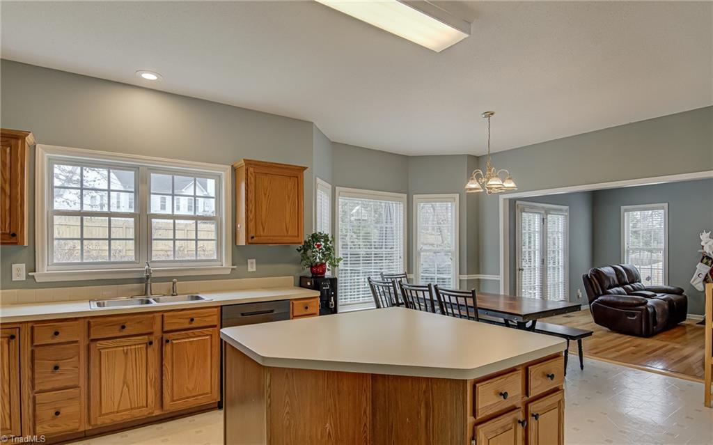 Winston-Salem, North Carolina 27105, United States, 4 Bedrooms Bedrooms, ,3 BathroomsBathrooms,Residential,Active,253506