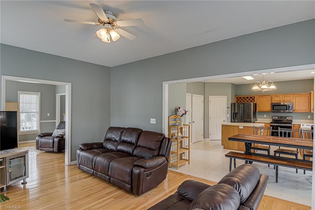 Winston-Salem, North Carolina 27105, United States, 4 Bedrooms Bedrooms, ,3 BathroomsBathrooms,Residential,Active,253506