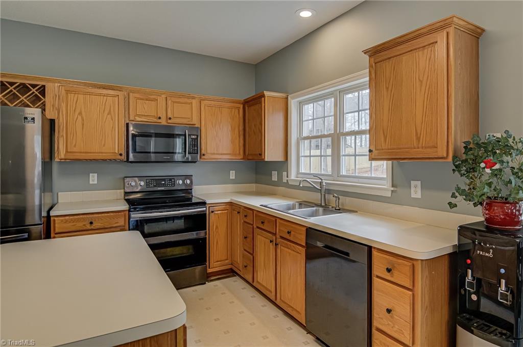 Winston-Salem, North Carolina 27105, United States, 4 Bedrooms Bedrooms, ,3 BathroomsBathrooms,Residential,Active,253506