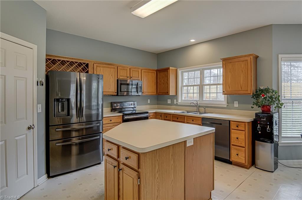 Winston-Salem, North Carolina 27105, United States, 4 Bedrooms Bedrooms, ,3 BathroomsBathrooms,Residential,Active,253506