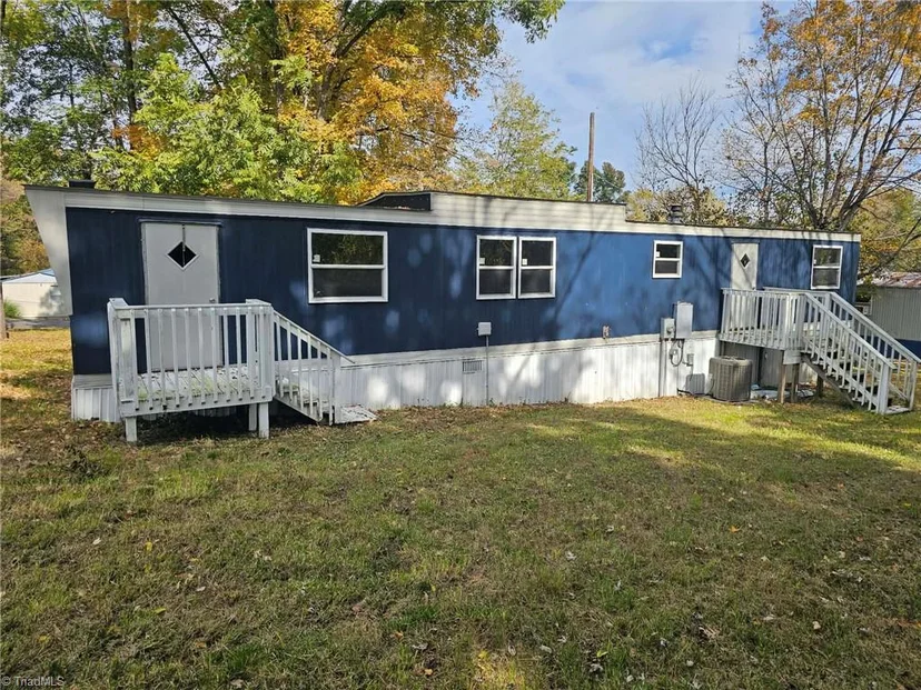 199 Rosewood Drive, photo 1 of 9