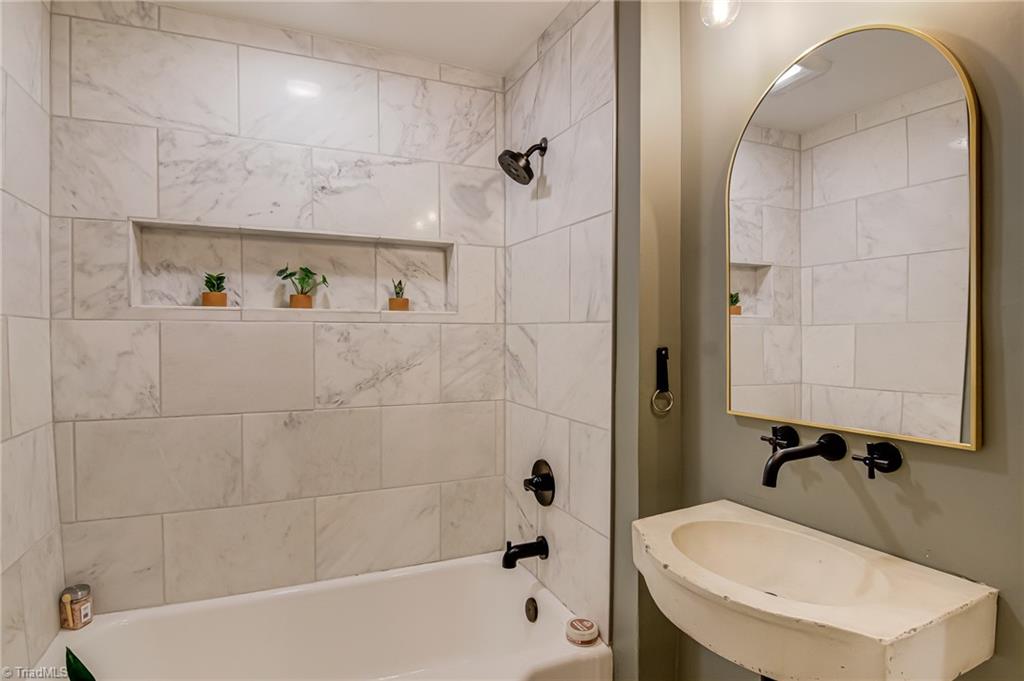 Winston-Salem, North Carolina 27104, United States, 3 Bedrooms Bedrooms, ,4 BathroomsBathrooms,Residential,Active,177452