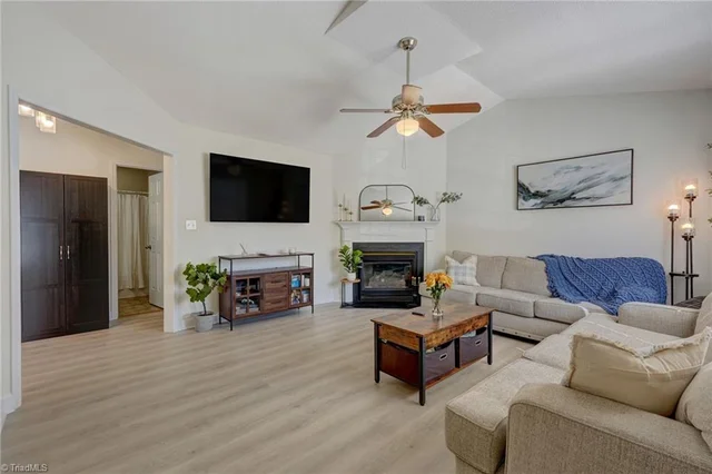 1305 Hillside Drive, photo 5 of 31