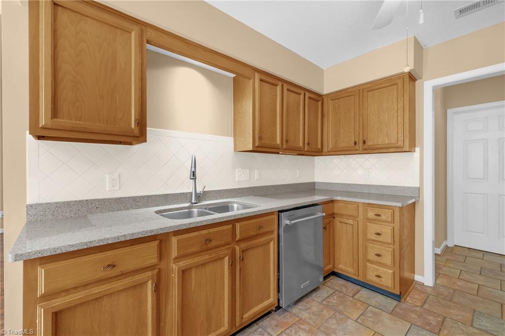 Greensboro, North Carolina 27410, United States, 3 Bedrooms Bedrooms, ,2 BathroomsBathrooms,Residential,Active,221964