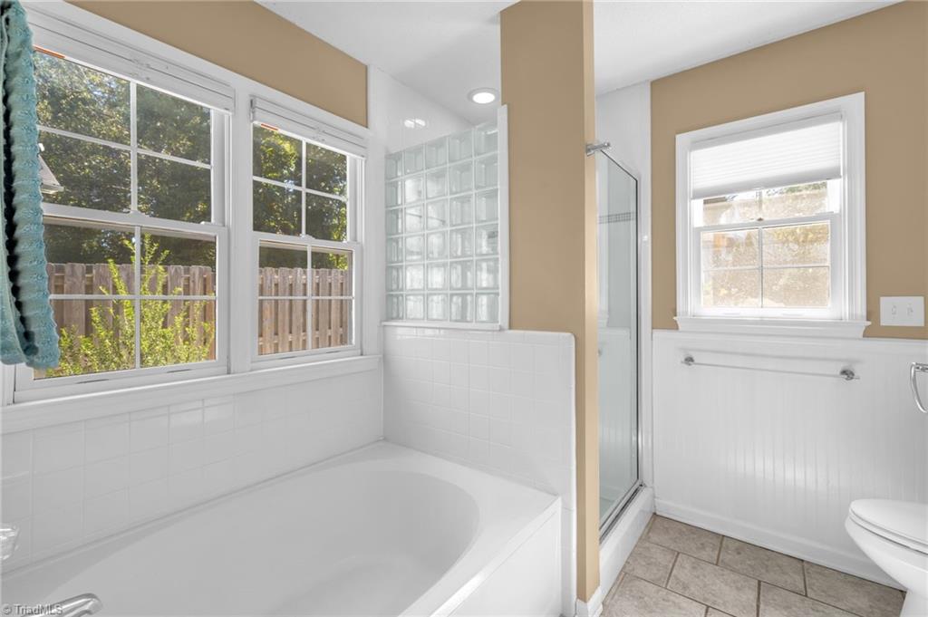 Greensboro, North Carolina 27410, United States, 3 Bedrooms Bedrooms, ,2 BathroomsBathrooms,Residential,Active,221964