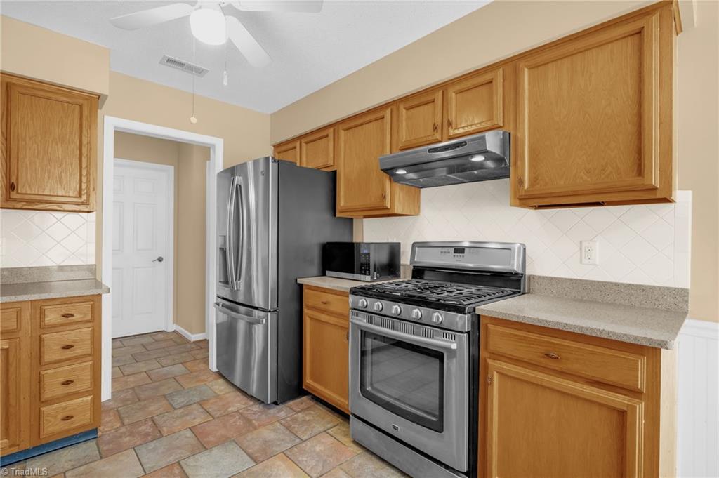 Greensboro, North Carolina 27410, United States, 3 Bedrooms Bedrooms, ,2 BathroomsBathrooms,Residential,Active,221964