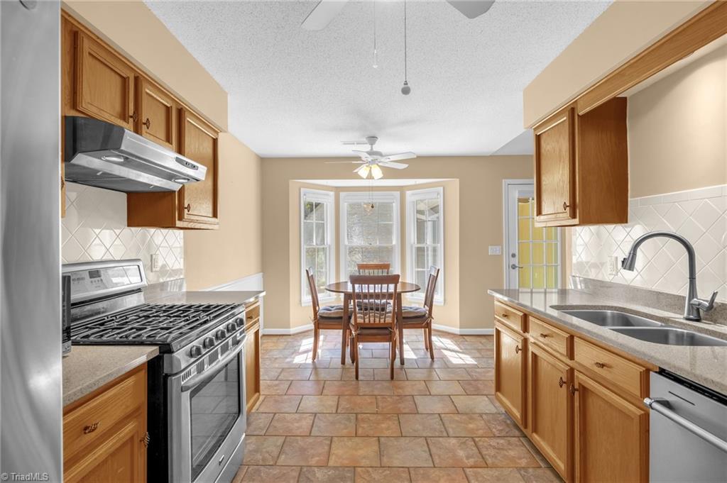 Greensboro, North Carolina 27410, United States, 3 Bedrooms Bedrooms, ,2 BathroomsBathrooms,Residential,Active,221964