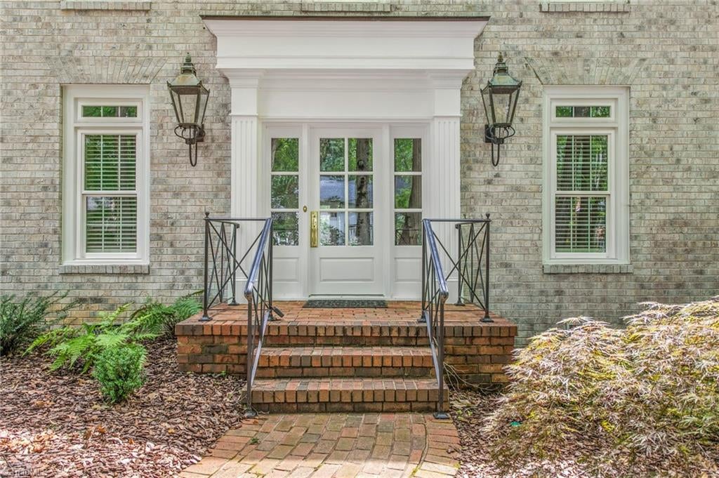 Photo of 402 Parkmont Drive, Greensboro, NC 27408 (MLS # 1233558)