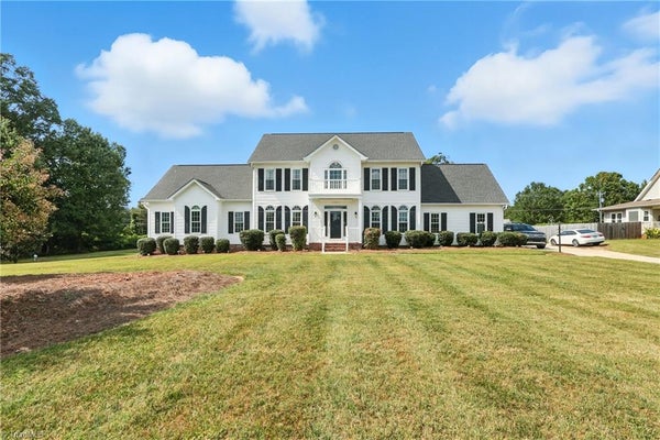 6905 WICKLOW DR, BROWNS SUMMIT, NC 27214 - Image 6e1cece3ece2b0d2facfbe509d644b82/4236797652