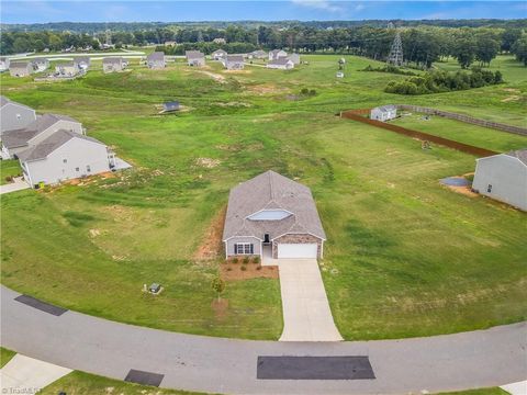 A home in Clemmons