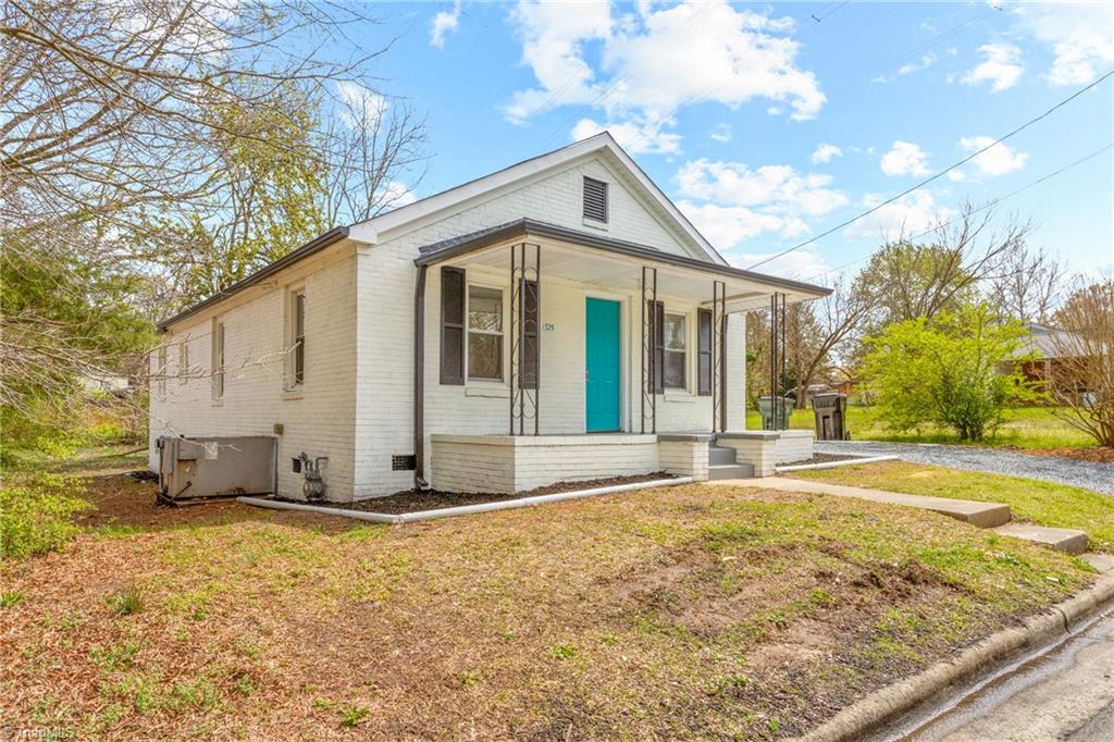 Photo 2 of 26 of 725 Meridian Street house