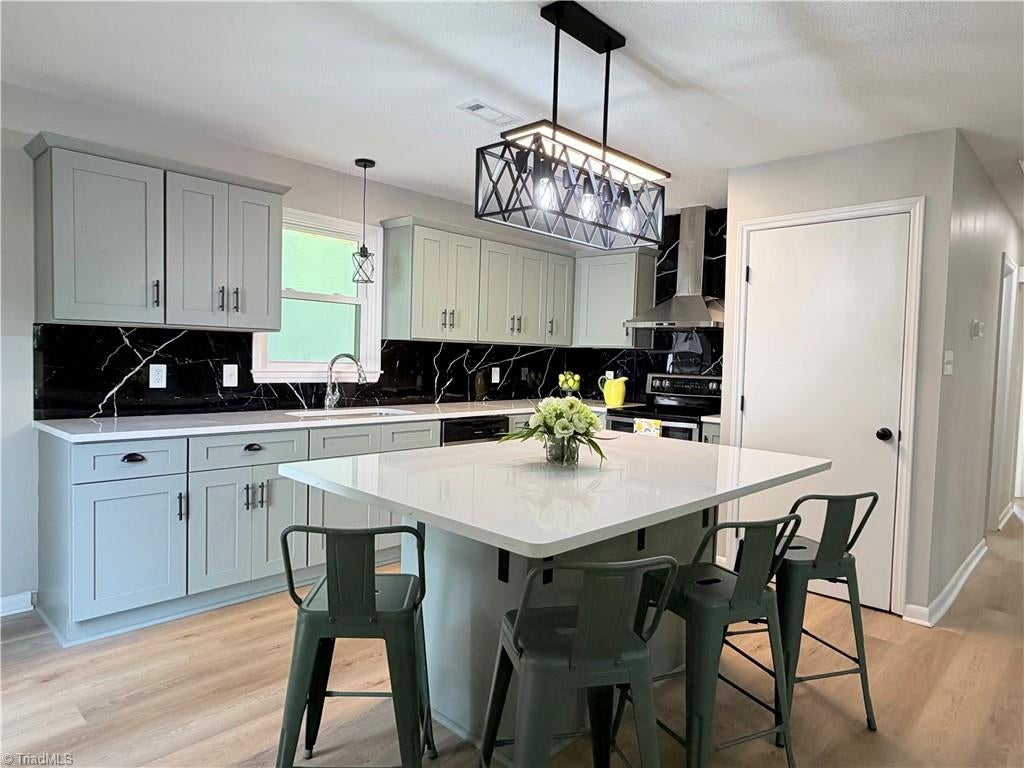 Photo of 1702 Cedrow Drive, High Point, NC 27260 (MLS # 1231383)