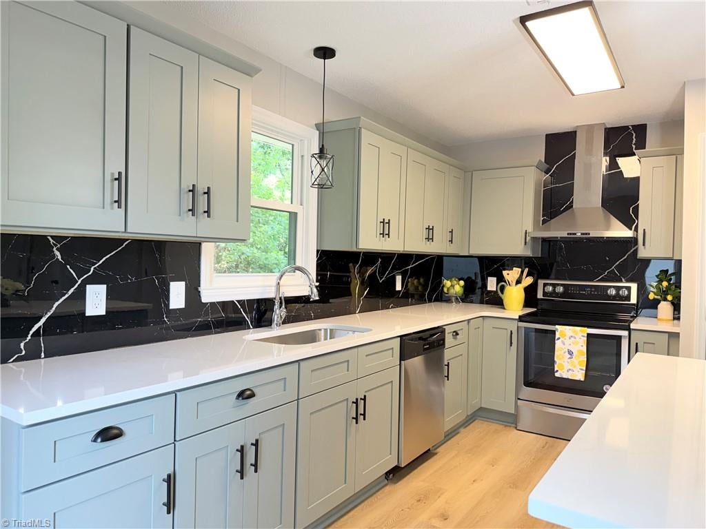 Photo of 1702 Cedrow Drive, High Point, NC 27260 (MLS # 1231383)