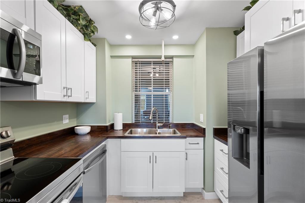 Winston-Salem, North Carolina 27101, United States, 2 Bedrooms Bedrooms, ,2 BathroomsBathrooms,Residential,Active,247465