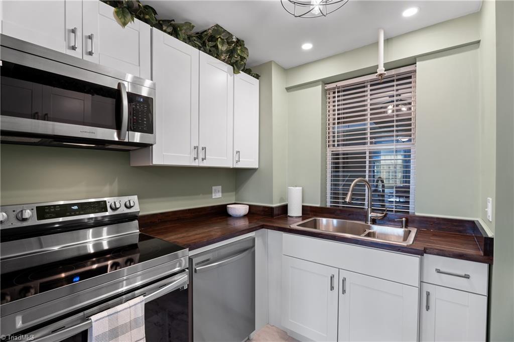 Winston-Salem, North Carolina 27101, United States, 2 Bedrooms Bedrooms, ,2 BathroomsBathrooms,Residential,Active,247465