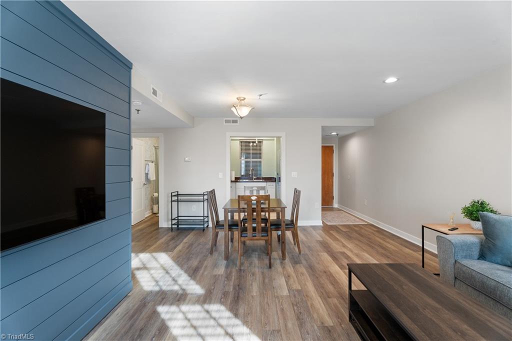 Winston-Salem, North Carolina 27101, United States, 2 Bedrooms Bedrooms, ,2 BathroomsBathrooms,Residential,Active,247465