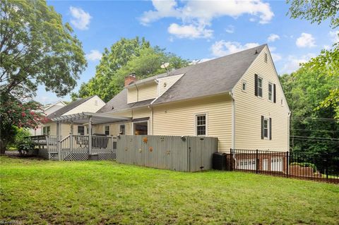 A home in Clemmons