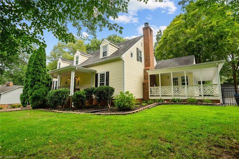 A home in Clemmons