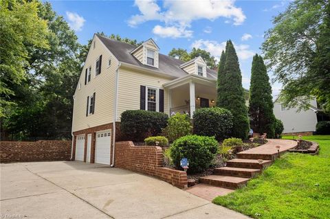 A home in Clemmons