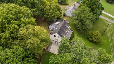 A home in Clemmons