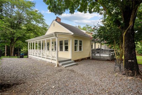 A home in Clemmons