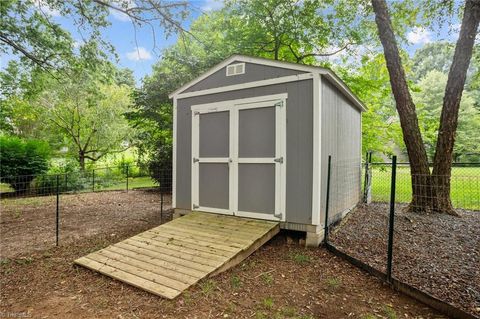 A home in Clemmons