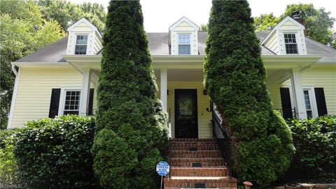 A home in Clemmons