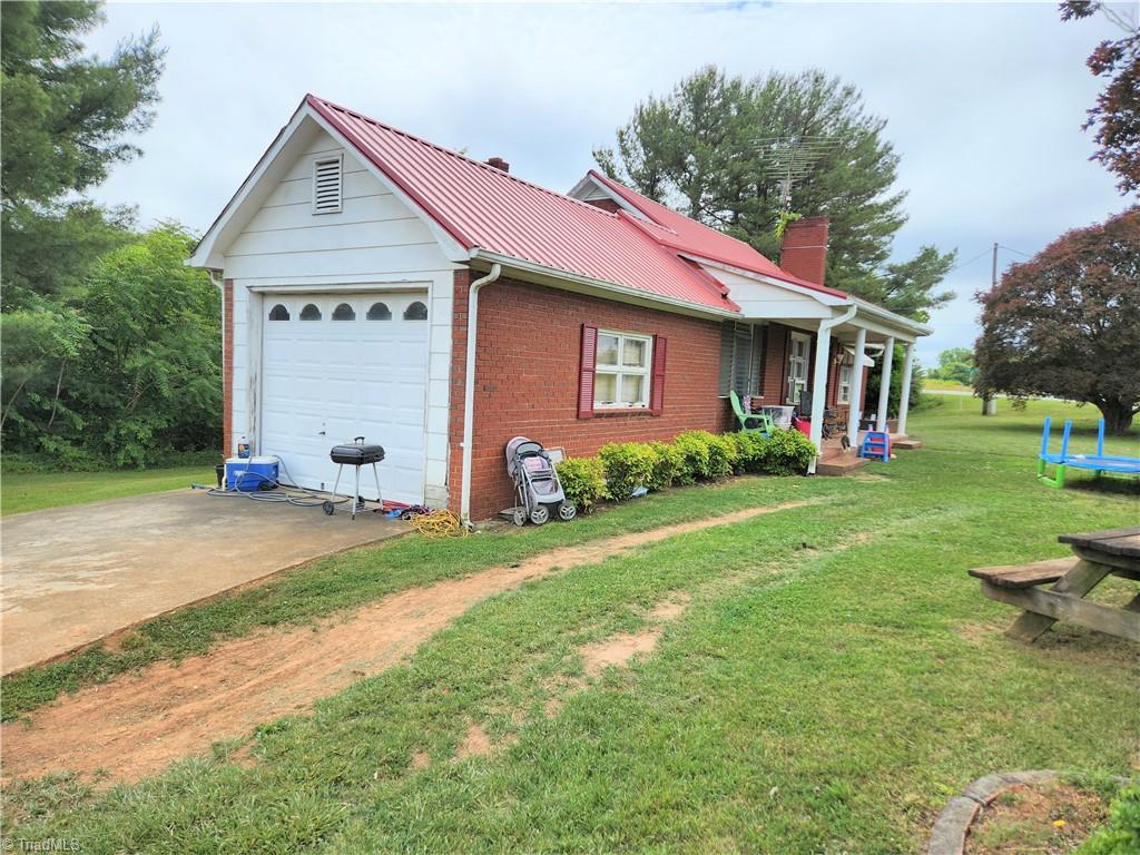 Photo 3 of 10 of 4554 NC Highway 8 N house