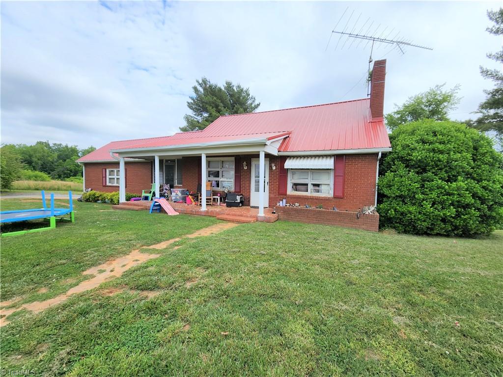 Photo 6 of 10 of 4554 NC Highway 8 N house