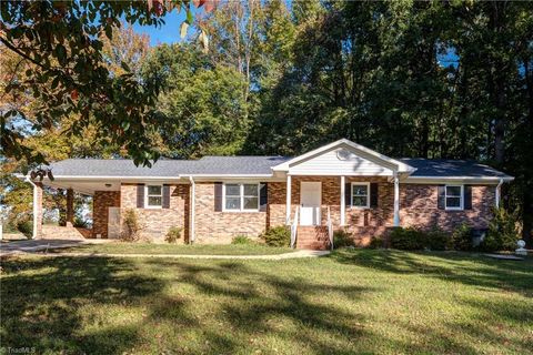 Photo of 2402 Pine Lane, Reidsville, NC 27320 (MLS # 1198637)