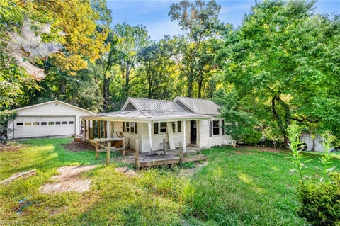 Homes For Sale - 123 Old Linville Road<br/> Kernersville, NC 27284