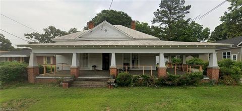 Homes For Sale - 109 S Church Street<br/> Mount Olive, NC 28365