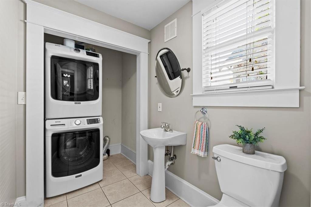 Greensboro, North Carolina 27401, United States, 3 Bedrooms Bedrooms, ,3 BathroomsBathrooms,Residential,Active,185851