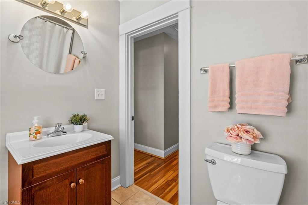 Greensboro, North Carolina 27401, United States, 3 Bedrooms Bedrooms, ,3 BathroomsBathrooms,Residential,Active,185851