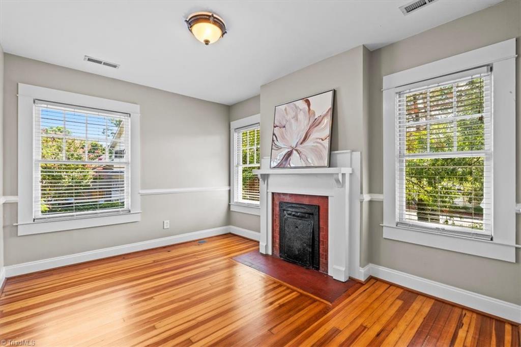 Greensboro, North Carolina 27401, United States, 3 Bedrooms Bedrooms, ,3 BathroomsBathrooms,Residential,Active,185851