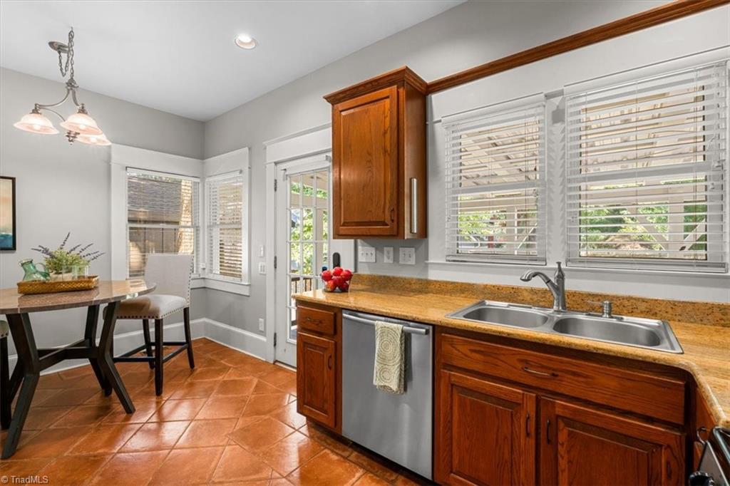 Greensboro, North Carolina 27401, United States, 3 Bedrooms Bedrooms, ,3 BathroomsBathrooms,Residential,Active,185851