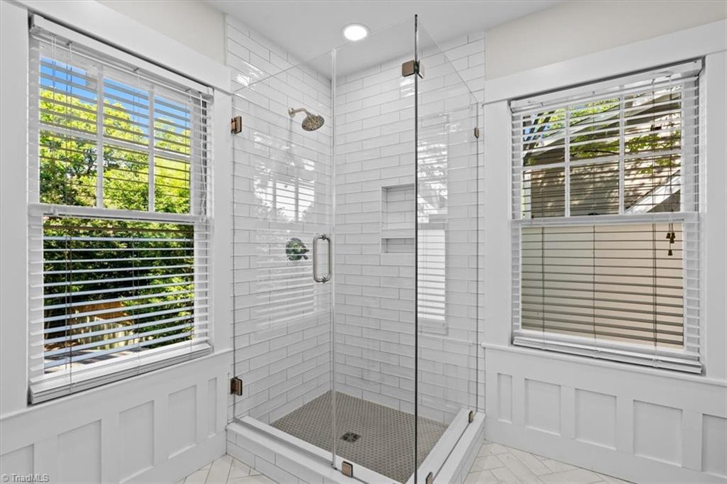 Greensboro, North Carolina 27401, United States, 3 Bedrooms Bedrooms, ,3 BathroomsBathrooms,Residential,Active,185851