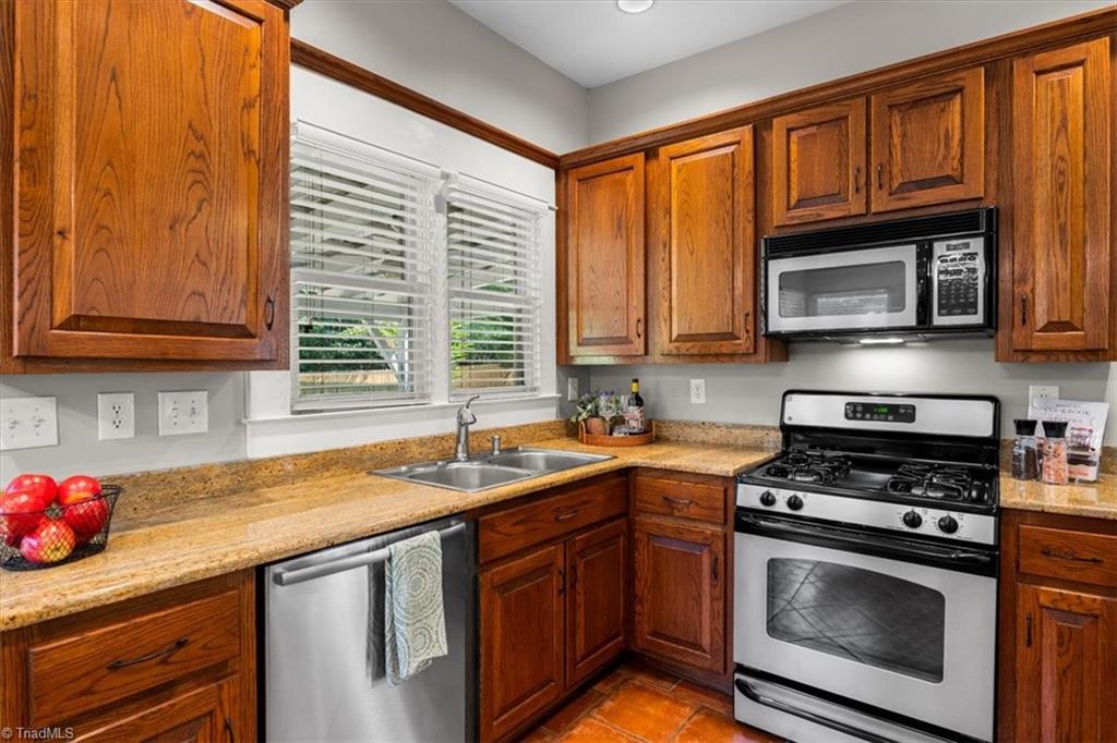 Greensboro, North Carolina 27401, United States, 3 Bedrooms Bedrooms, ,3 BathroomsBathrooms,Residential,Active,185851