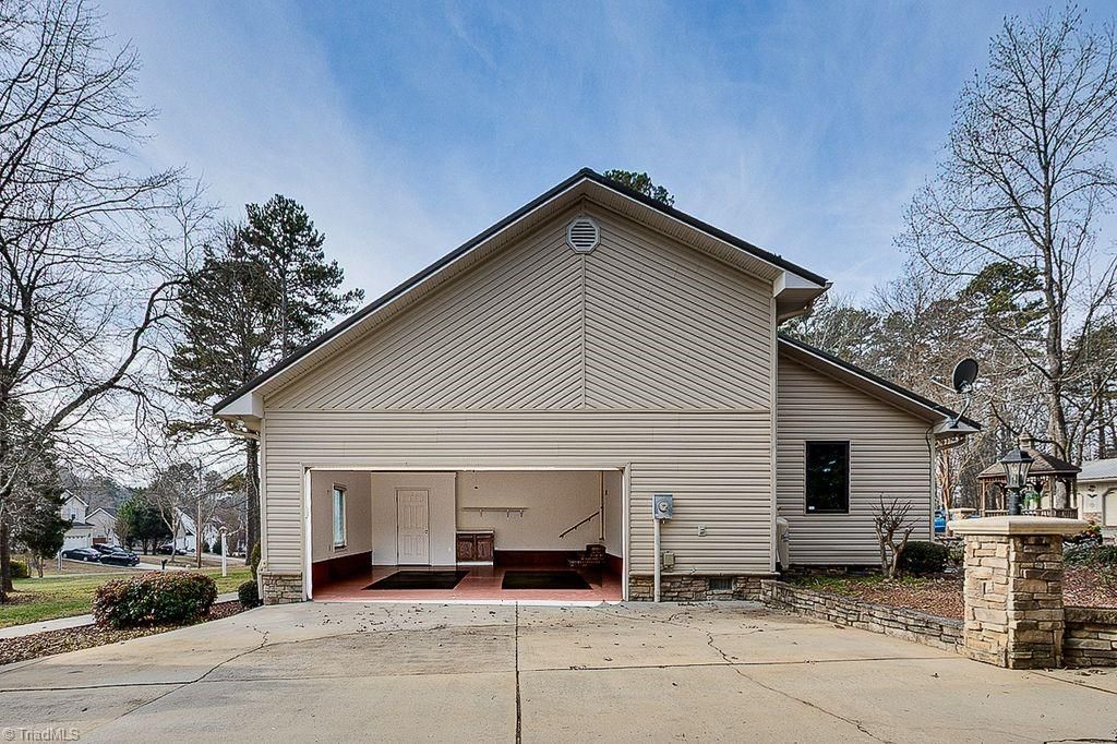 Photo of 194 Willowbrook Drive, Thomasville, NC 27360 (MLS # 1204238)