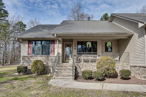 Homes For Sale - 104 Willowbrook Drive<br/> Thomasville, NC 27360