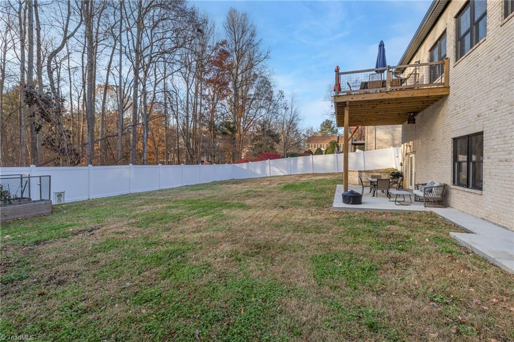 3827 Edgewater Street