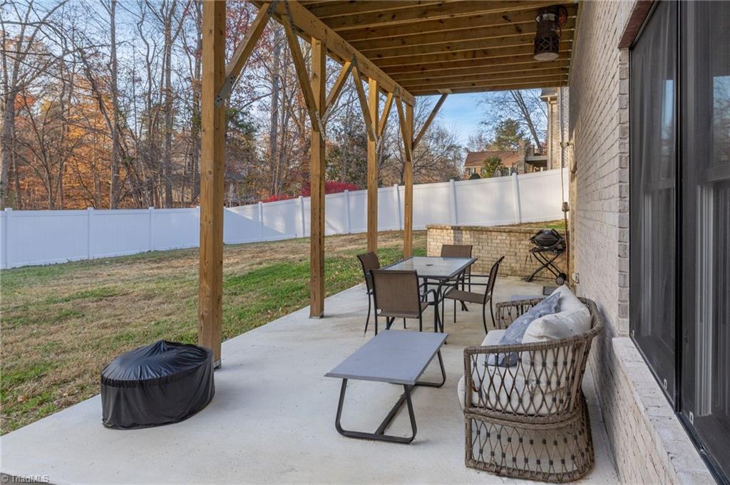 3827 Edgewater Street