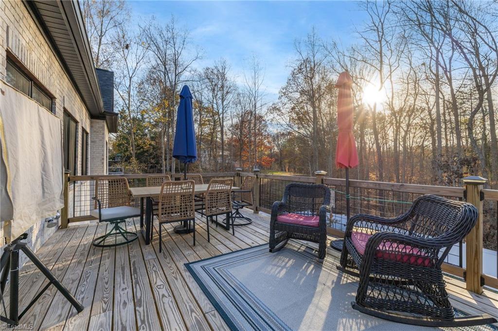 3827 Edgewater Street